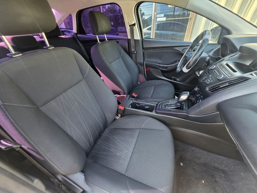 Photo 3 of this FORD FOCUS