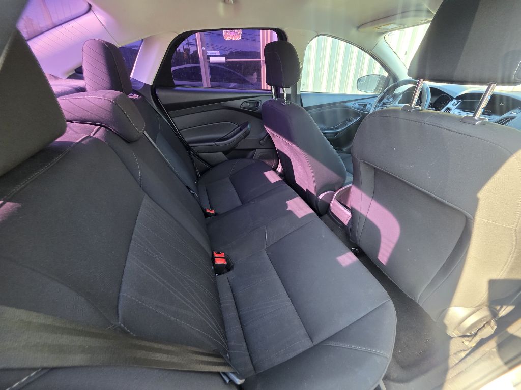 Photo 5 of this FORD FOCUS