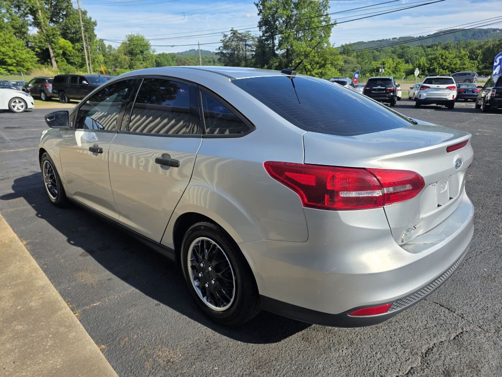 Photo 10 of this FORD FOCUS