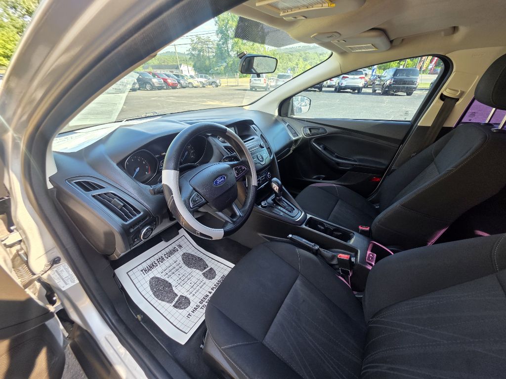 Photo 6 of this FORD FOCUS