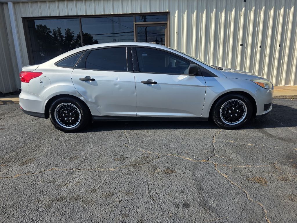 Photo 12 of this FORD FOCUS