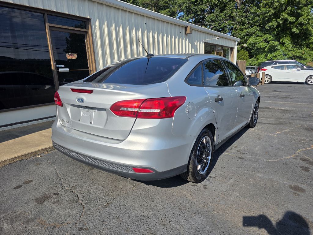 Photo 11 of this FORD FOCUS