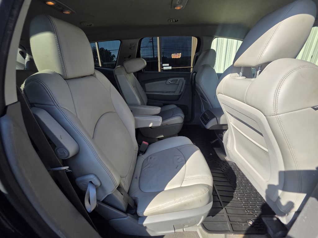 Photo 4 of this CHEVROLET TRAVERSE