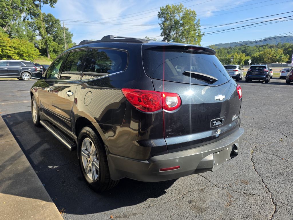 Photo 2 of this CHEVROLET TRAVERSE