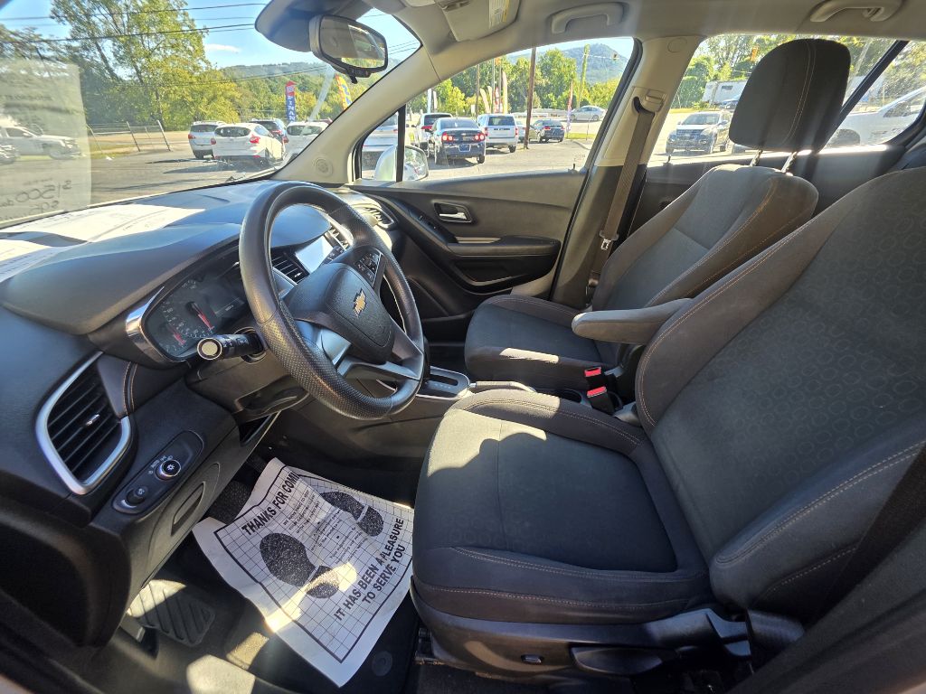 Photo 5 of this CHEVROLET TRAX
