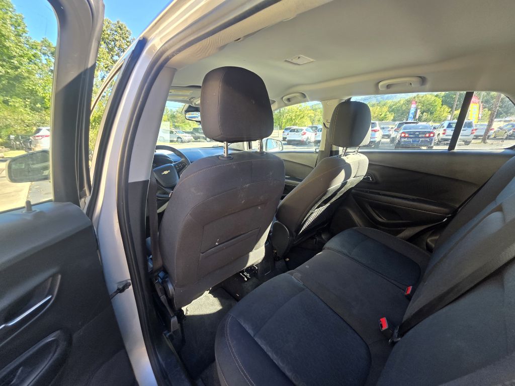 Photo 11 of this CHEVROLET TRAX