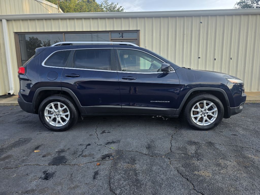 Photo 13 of this JEEP CHEROKEE