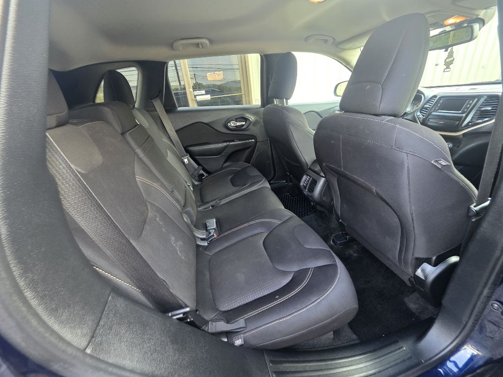 Photo 6 of this JEEP CHEROKEE