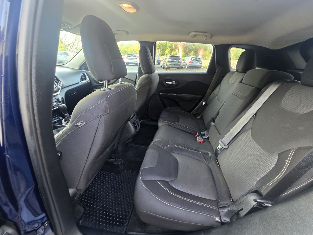Photo 11 of this JEEP CHEROKEE