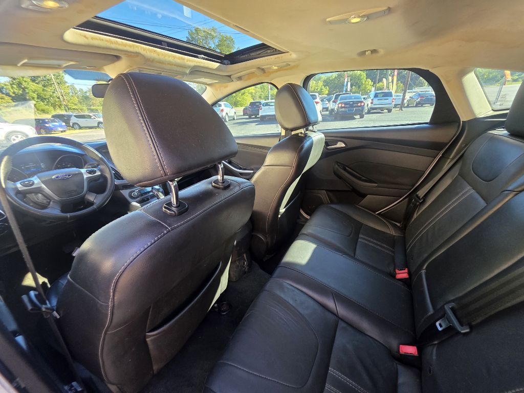Photo 6 of this FORD FOCUS