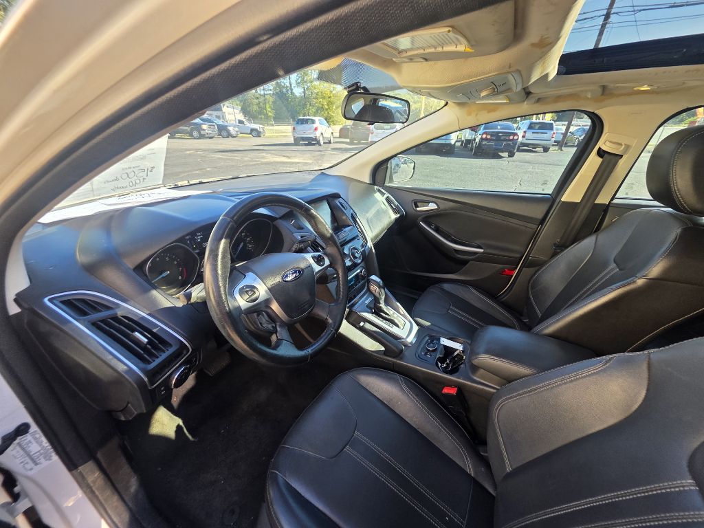 Photo 8 of this FORD FOCUS