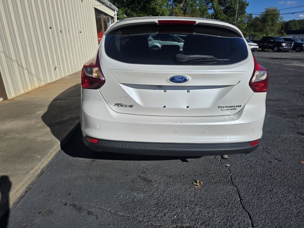 Photo 13 of this FORD FOCUS
