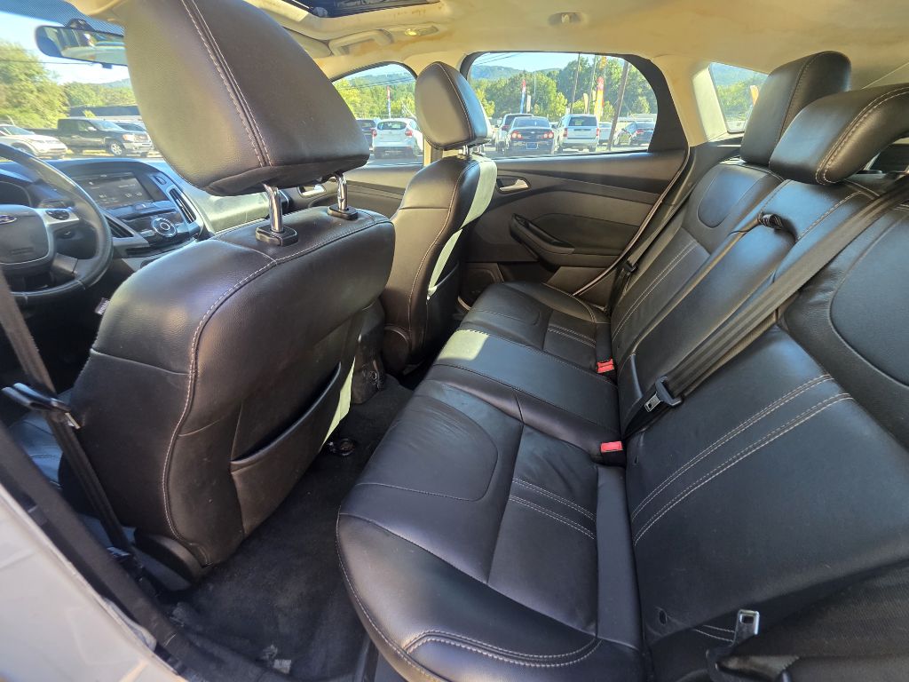 Photo 9 of this FORD FOCUS