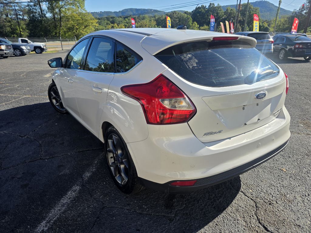 Photo 5 of this FORD FOCUS