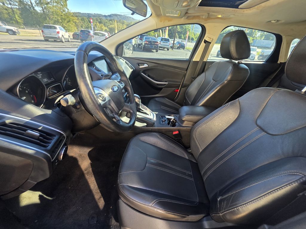 Photo 10 of this FORD FOCUS