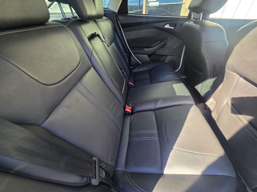 Photo 4 of this FORD FOCUS
