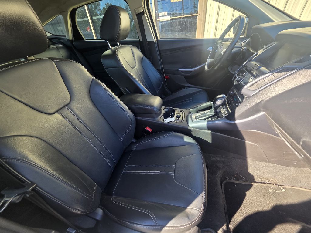 Photo 7 of this FORD FOCUS