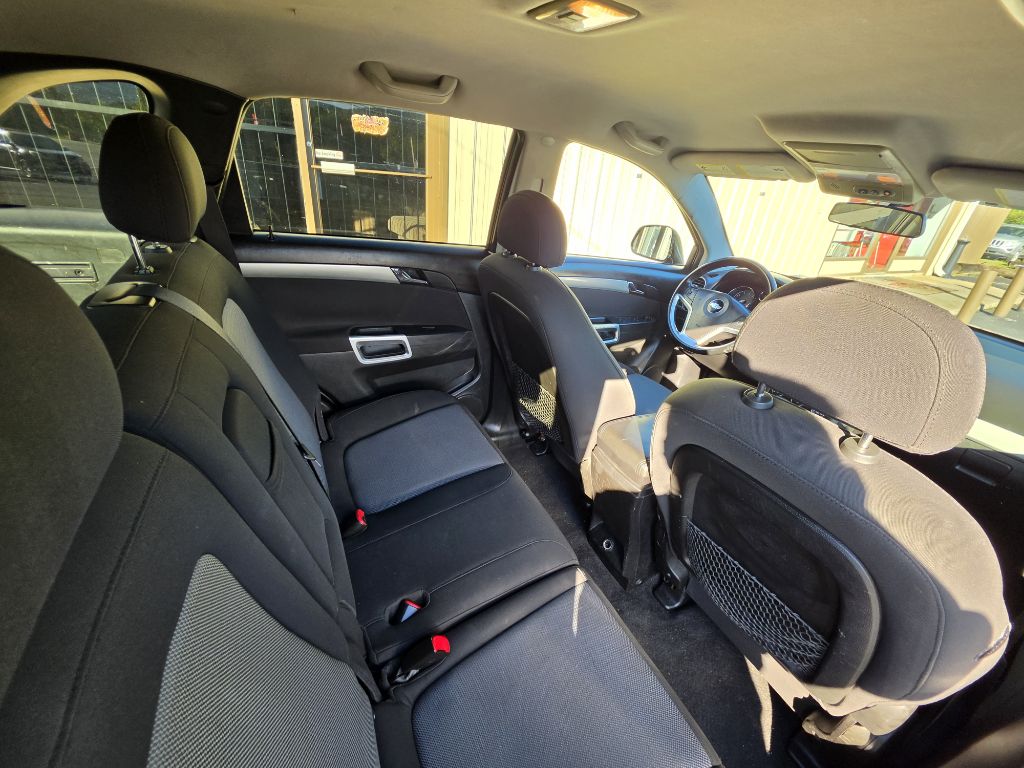 Photo 2 of this CHEVROLET CAPTIVA