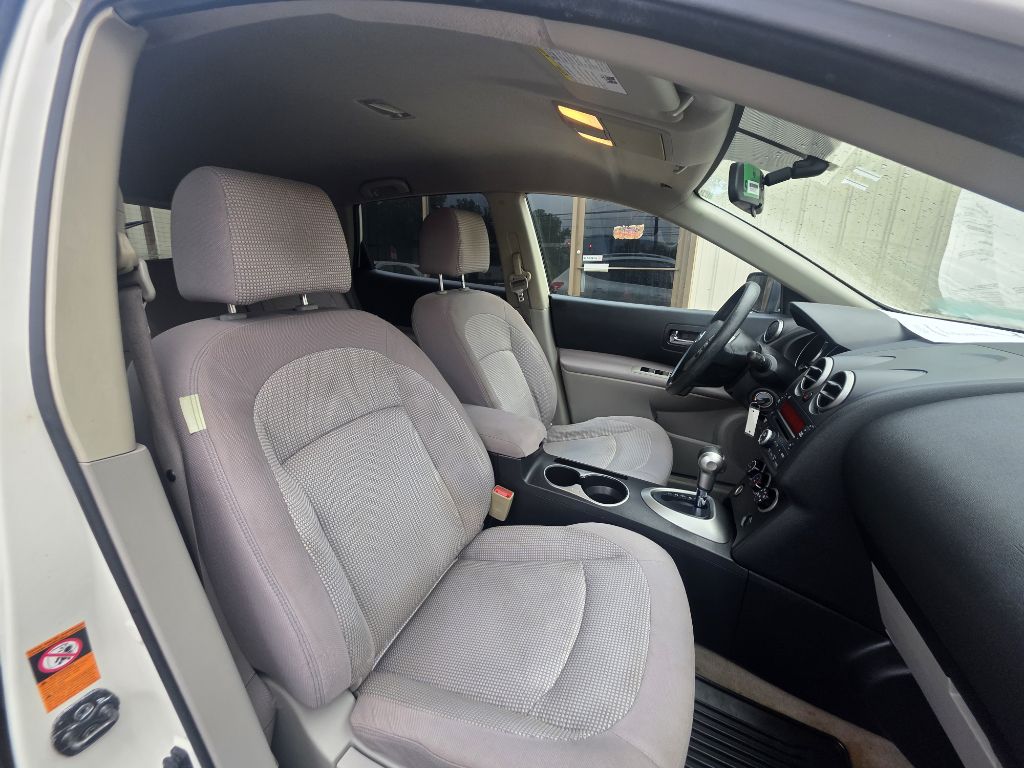 Photo 9 of this NISSAN ROGUE