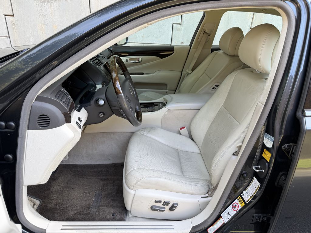 Photo 11 of this LEXUS LS