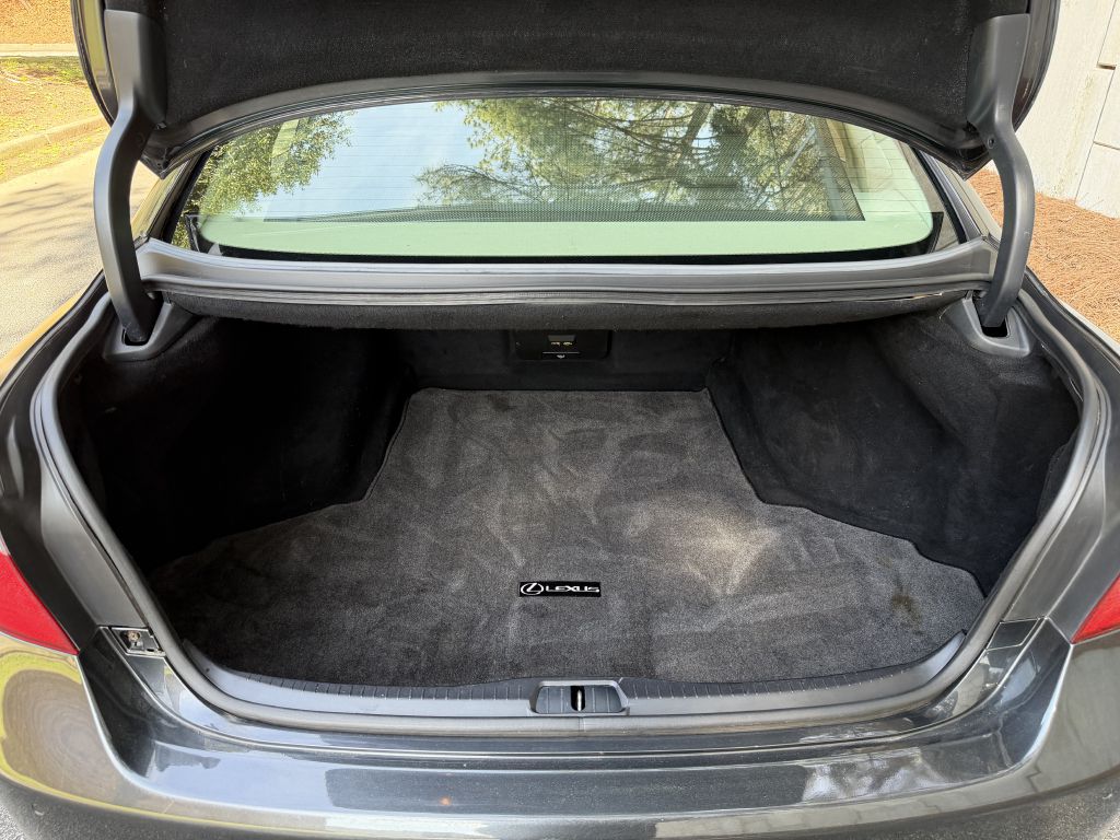 Photo 14 of this LEXUS LS