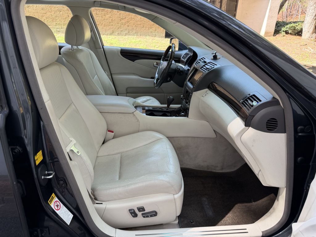 Photo 18 of this LEXUS LS