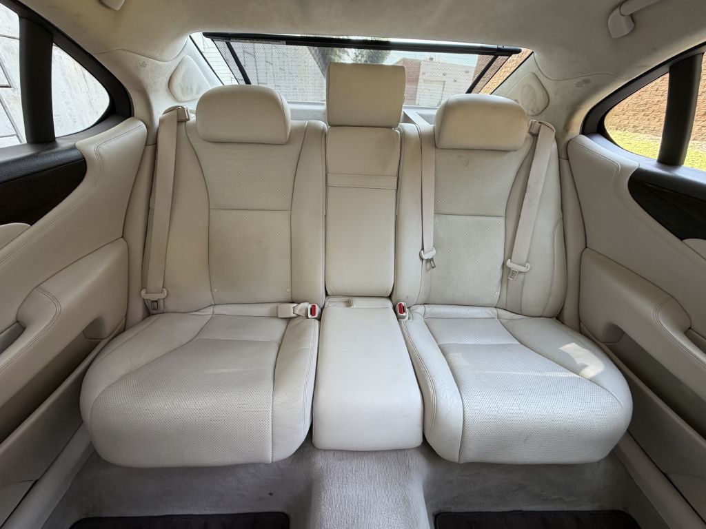 Photo 19 of this LEXUS LS