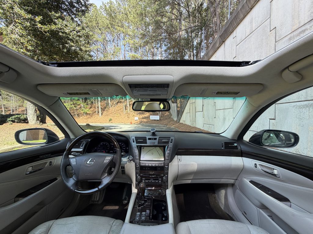 Photo 20 of this LEXUS LS