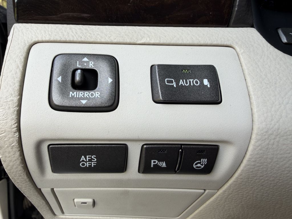 Photo 25 of this LEXUS LS