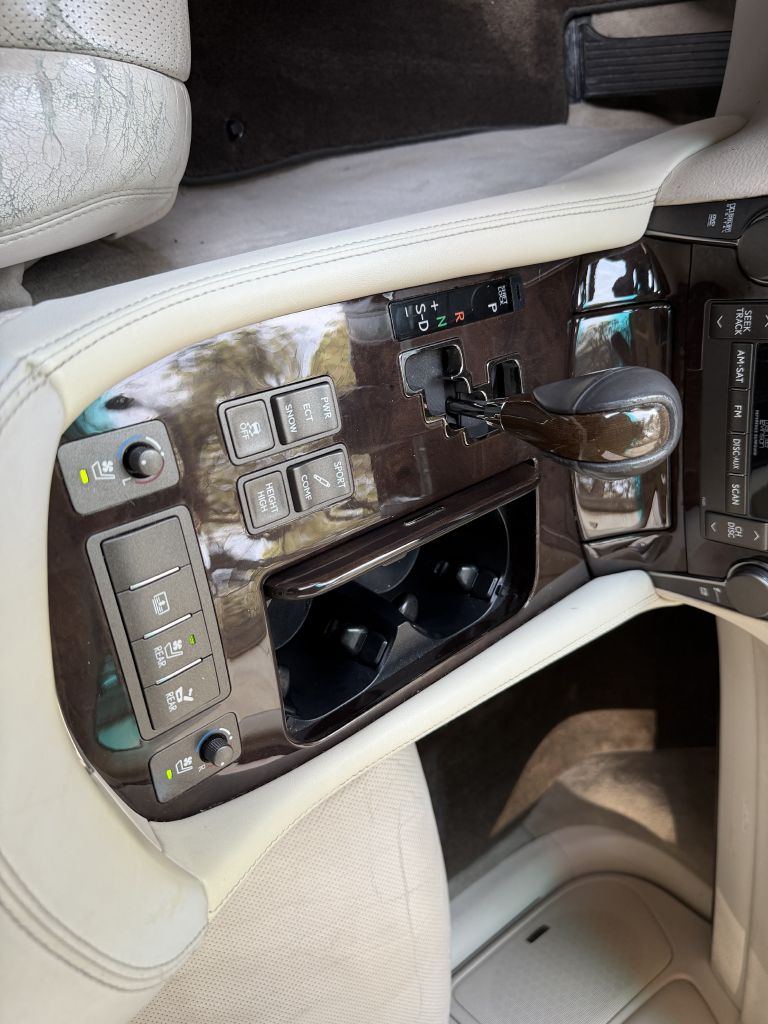 Photo 32 of this LEXUS LS