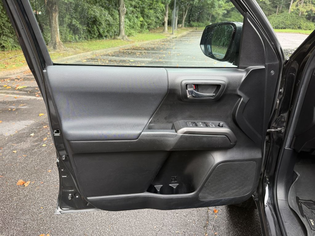 Photo 9 of this TOYOTA TACOMA