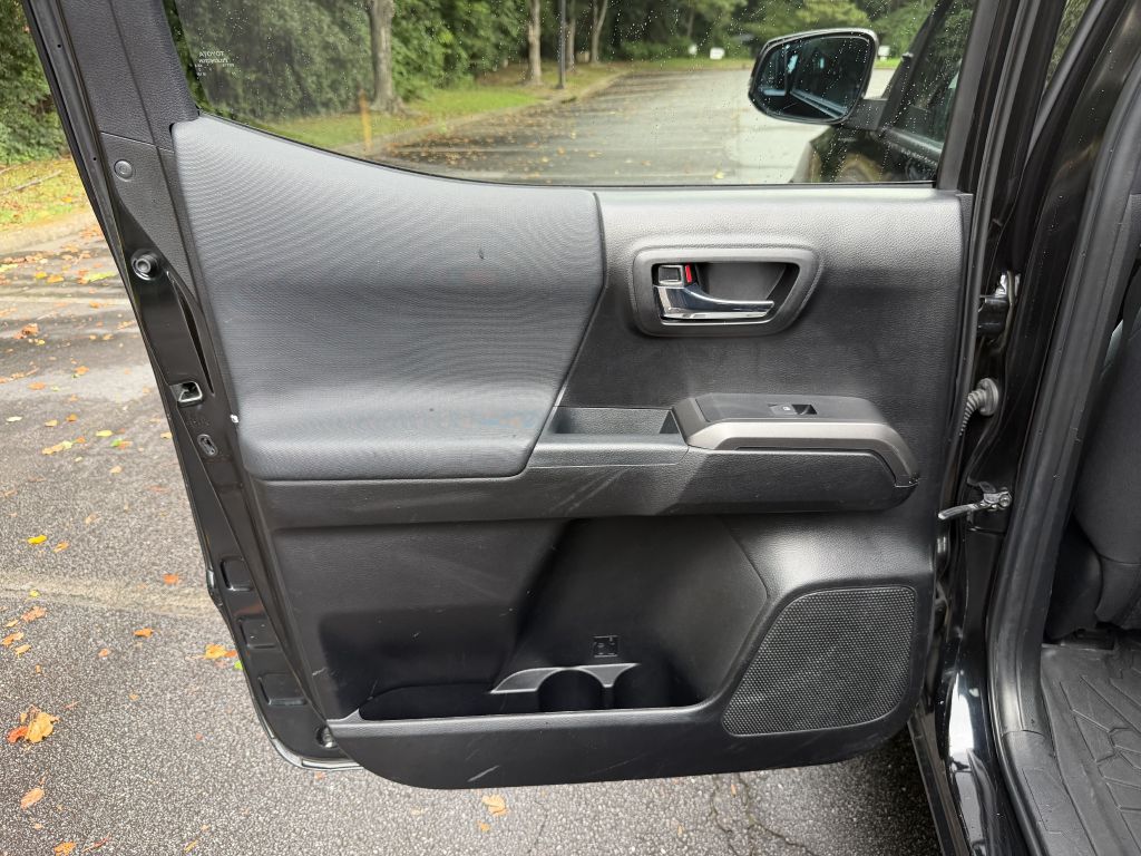 Photo 11 of this TOYOTA TACOMA