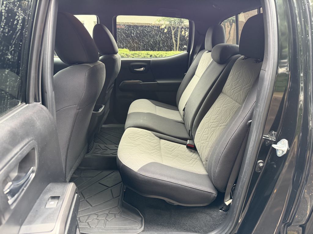 Photo 12 of this TOYOTA TACOMA