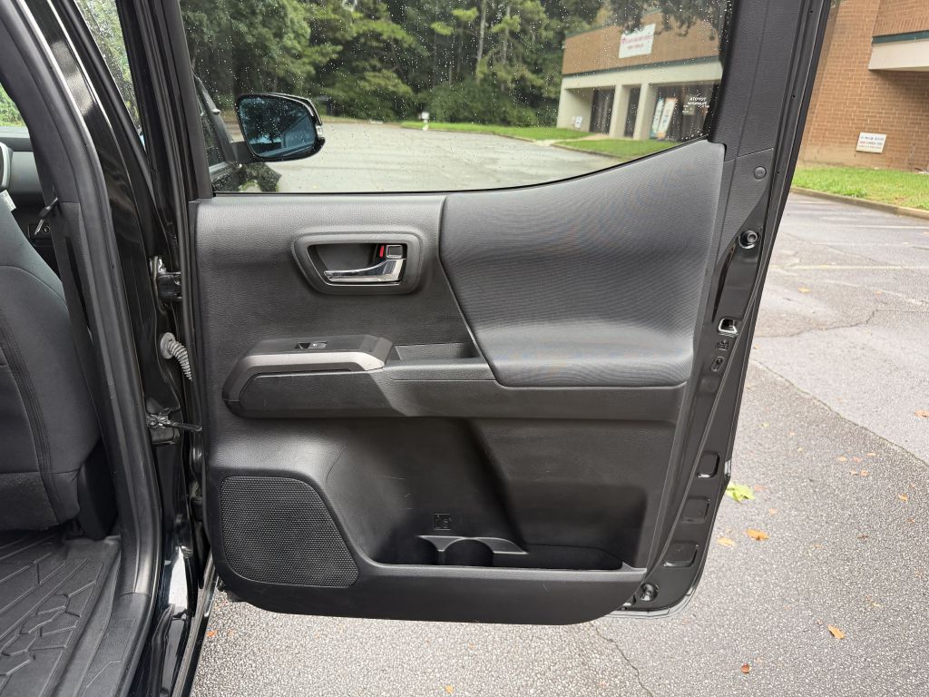 Photo 14 of this TOYOTA TACOMA