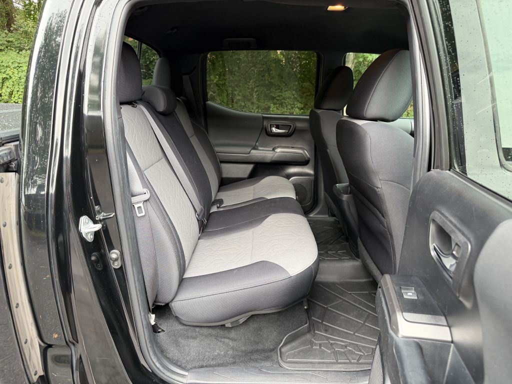 Photo 15 of this TOYOTA TACOMA