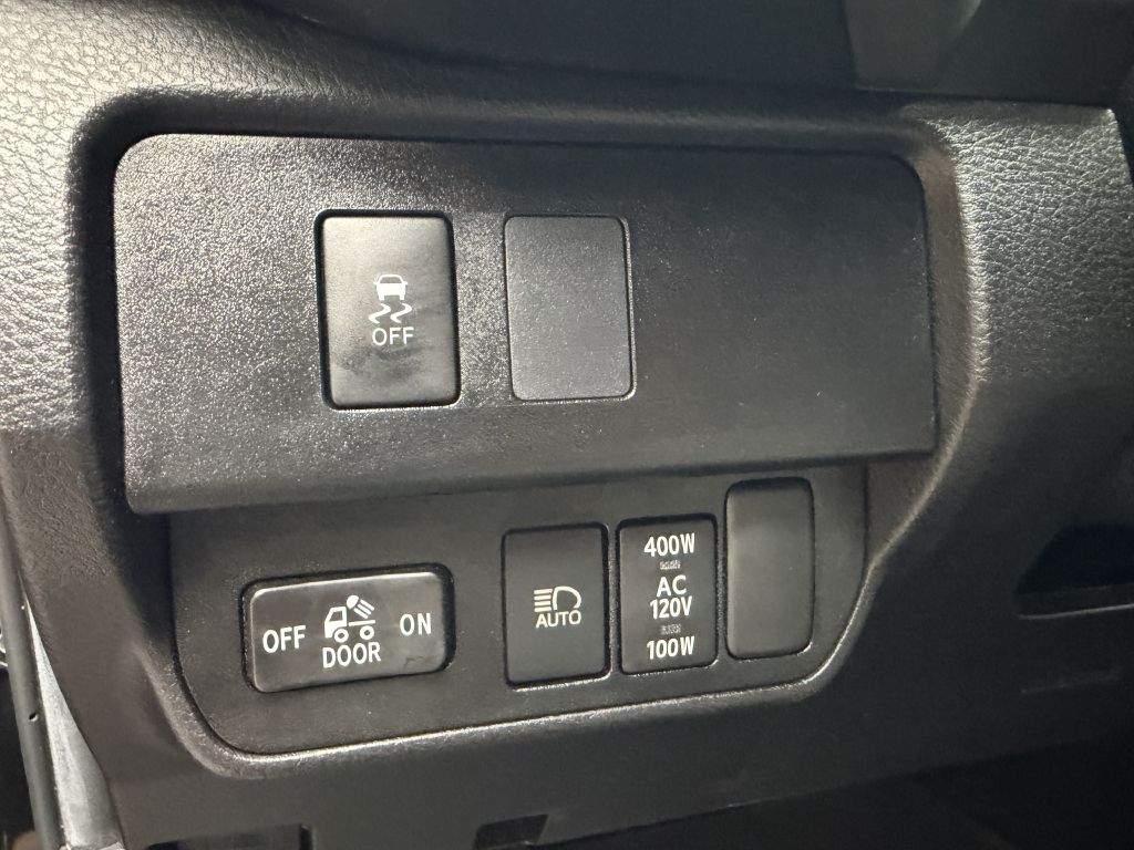 Photo 22 of this TOYOTA TACOMA
