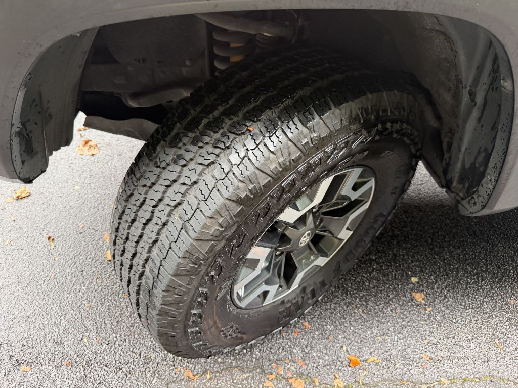 Photo 33 of this TOYOTA TACOMA