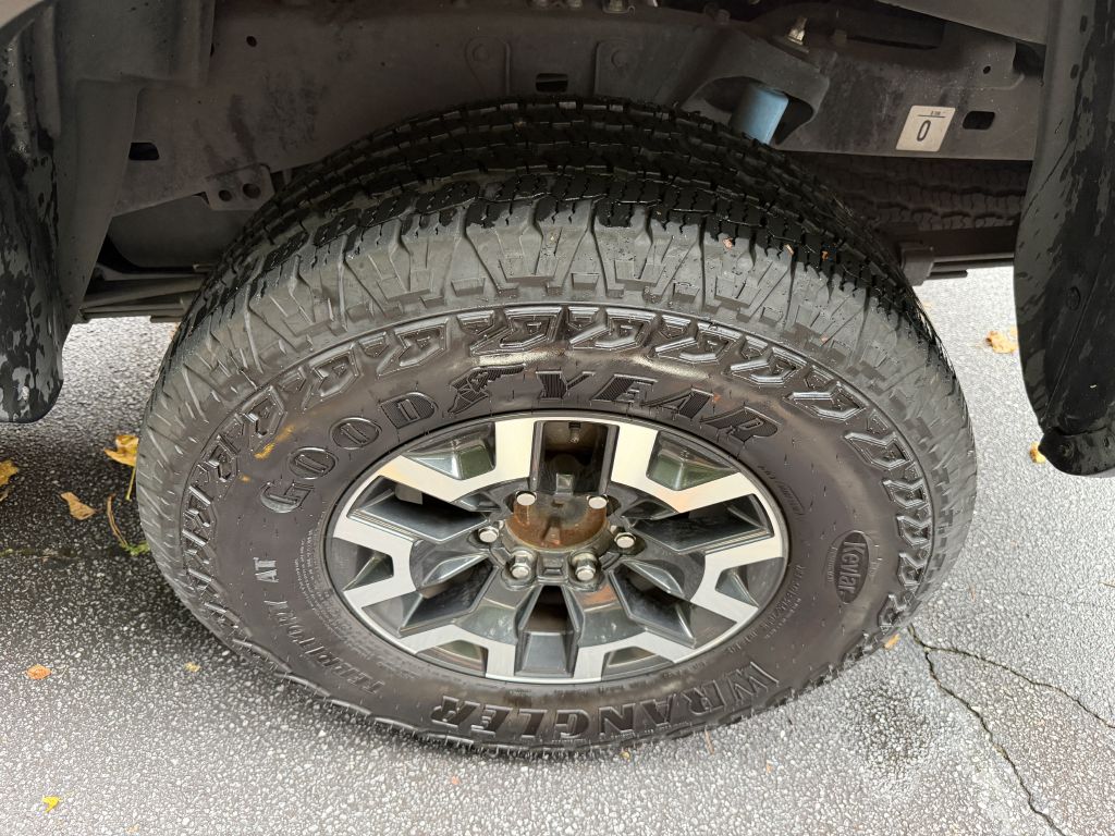 Photo 34 of this TOYOTA TACOMA
