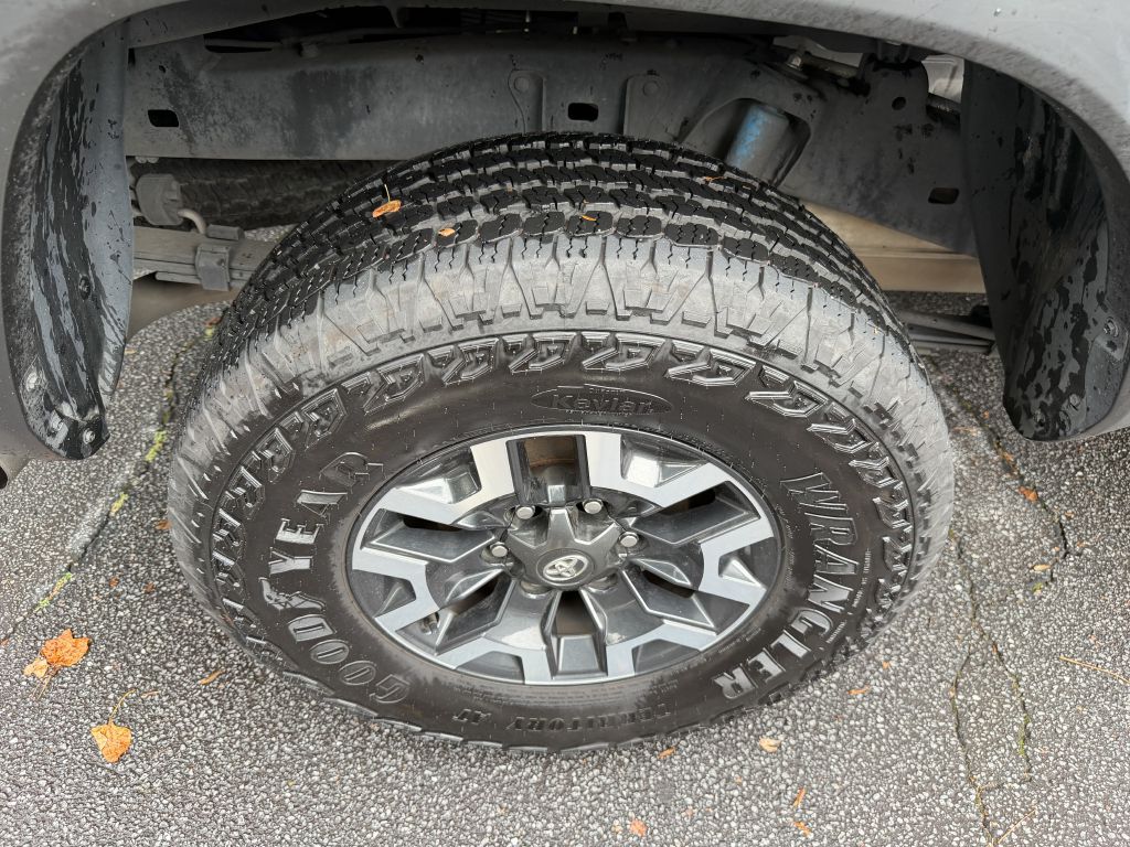 Photo 35 of this TOYOTA TACOMA