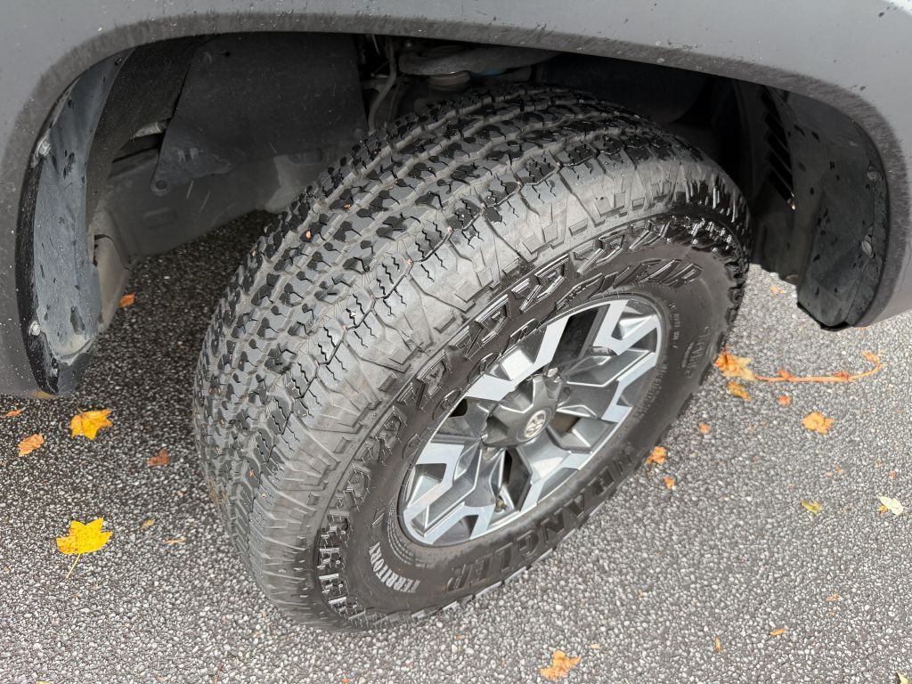 Photo 36 of this TOYOTA TACOMA