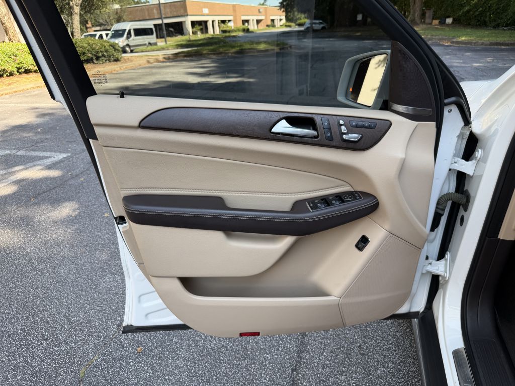Photo 10 of this MERCEDES-BENZ GLE