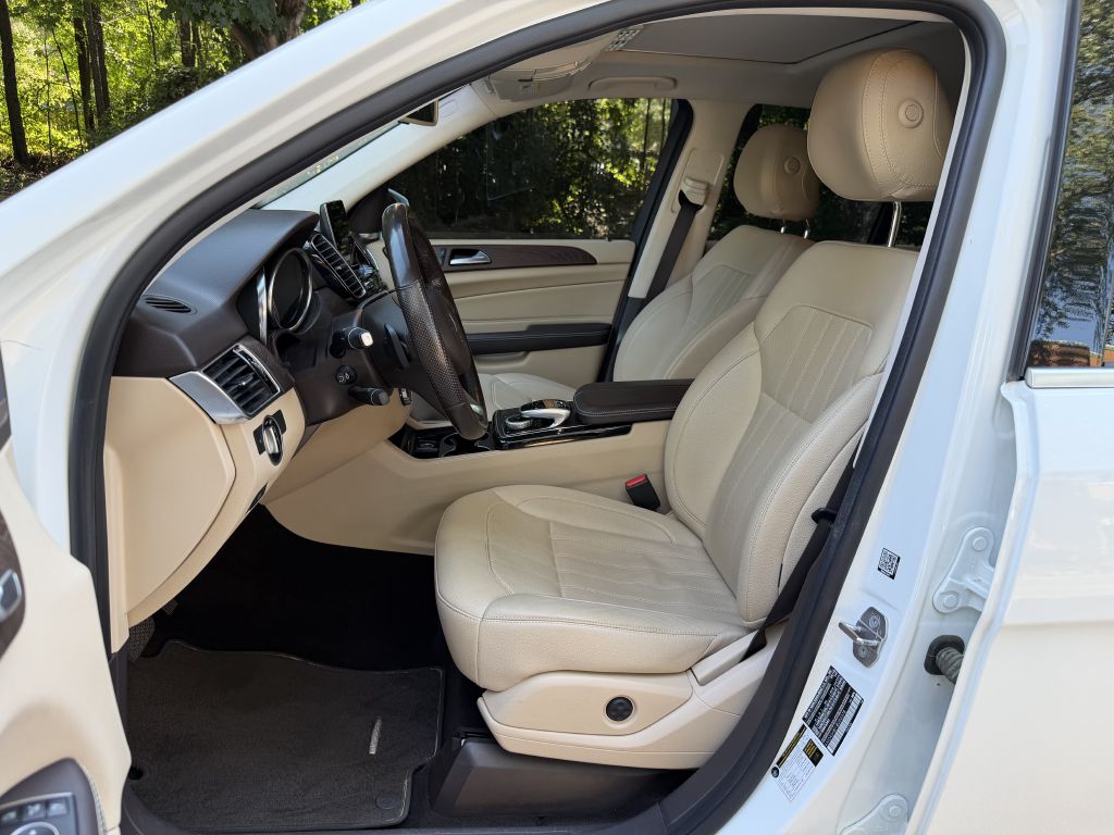 Photo 11 of this MERCEDES-BENZ GLE