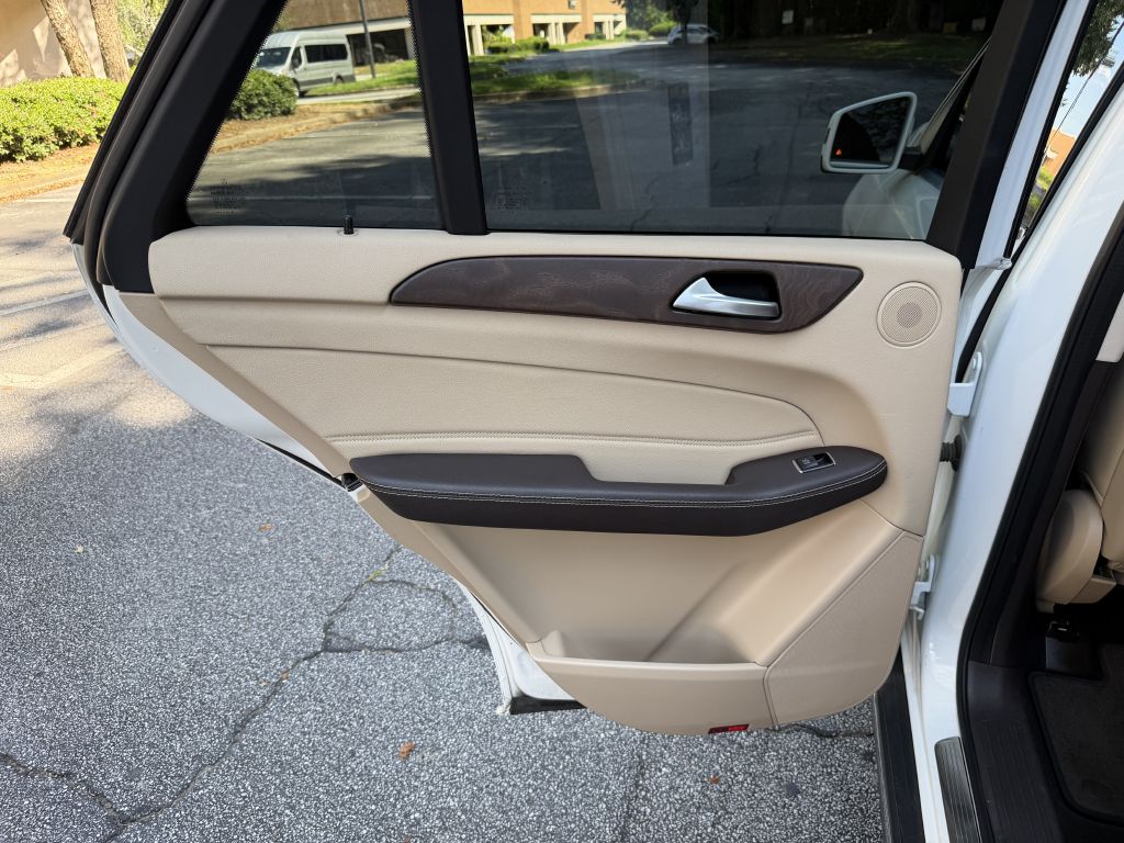 Photo 12 of this MERCEDES-BENZ GLE
