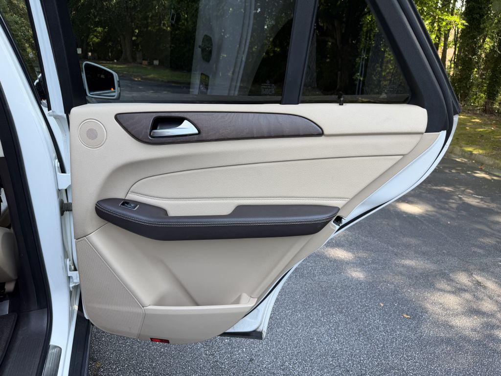 Photo 15 of this MERCEDES-BENZ GLE