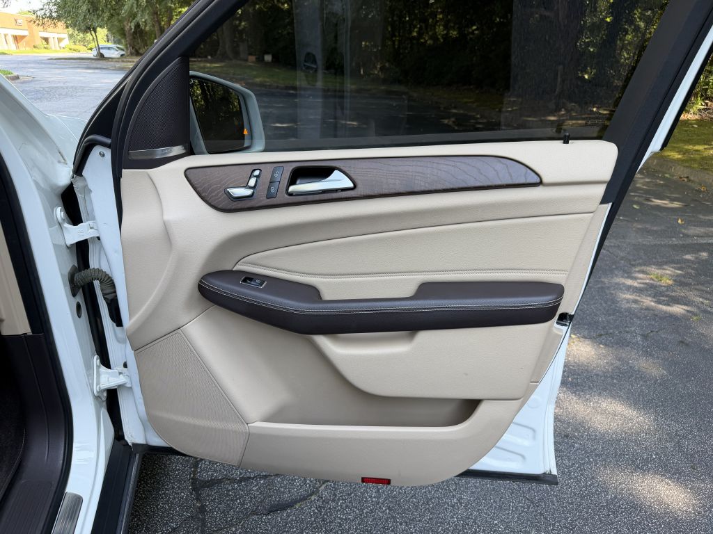 Photo 17 of this MERCEDES-BENZ GLE