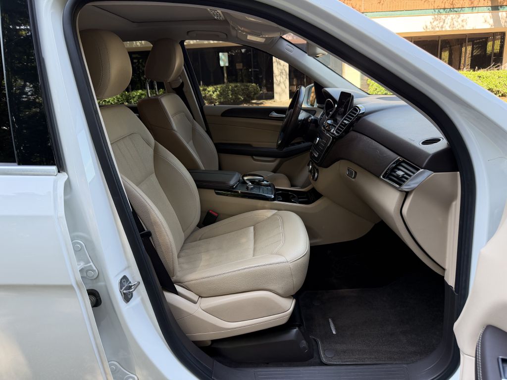 Photo 18 of this MERCEDES-BENZ GLE