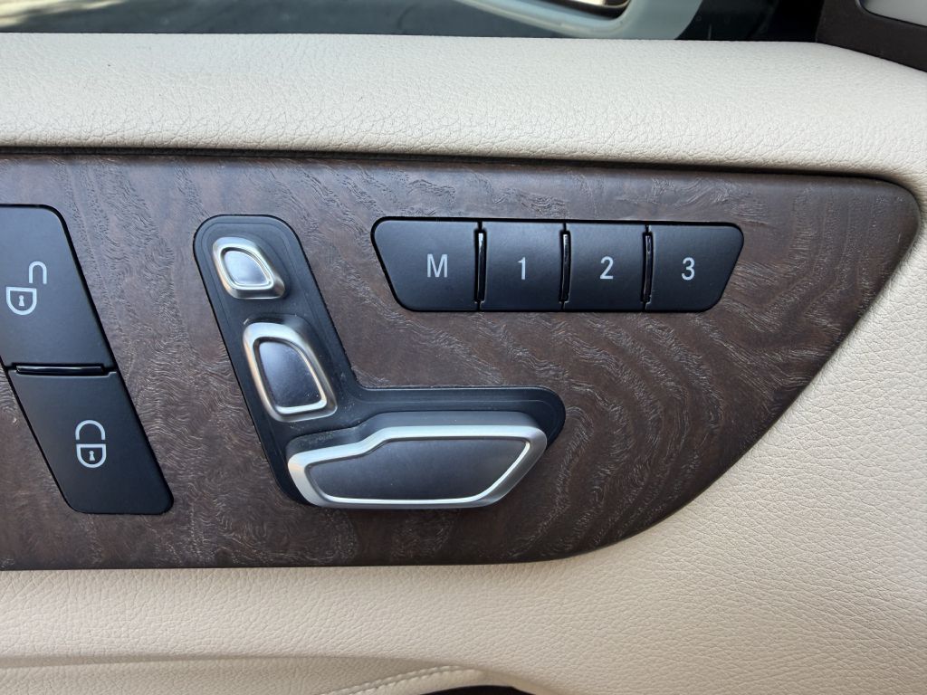 Photo 21 of this MERCEDES-BENZ GLE