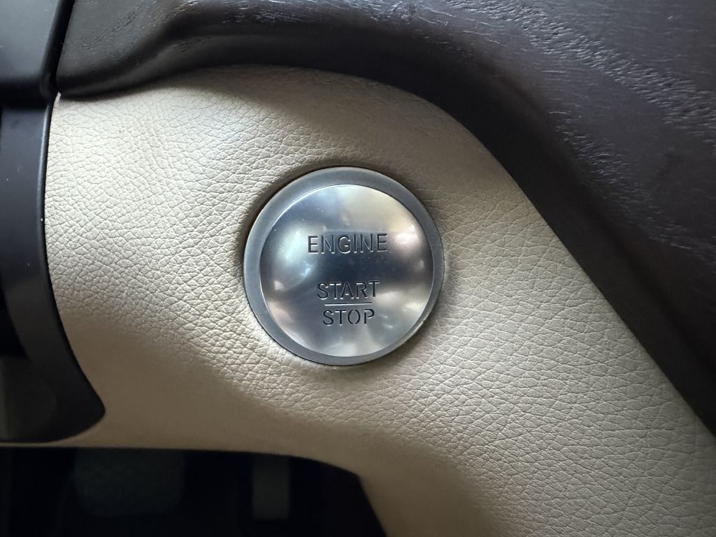 Photo 30 of this MERCEDES-BENZ GLE
