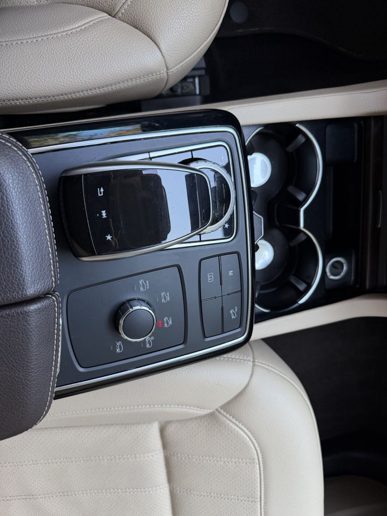 Photo 33 of this MERCEDES-BENZ GLE