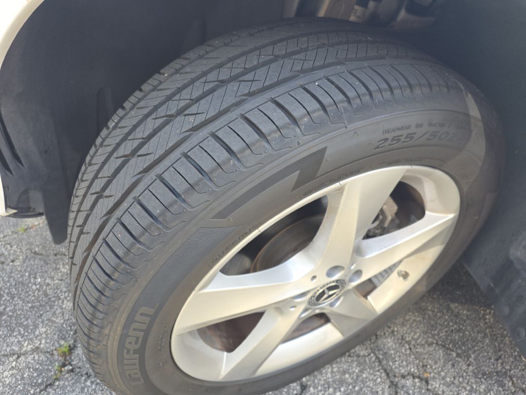 Photo 40 of this MERCEDES-BENZ GLE